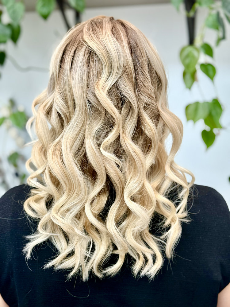 Bright blonde curled bob by Sonias